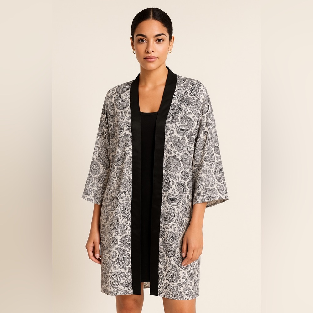 Paisley Kimono black and white
